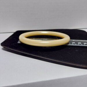 Vintage Avon Pearlized Swirl faux Pearly cream colored bracelet